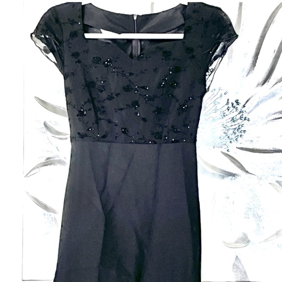 Velvet Flocked Chiffon Bodice with Crape Back Satin Skirt Formal Maxi Dr… - Picture 3 of 16